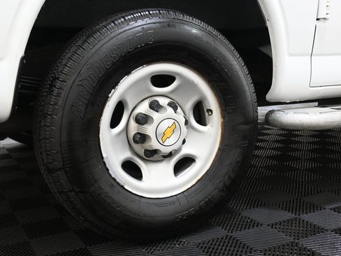 Used 2023 Chevrolet Express 2500 w/ Driver Convenience Package image 28