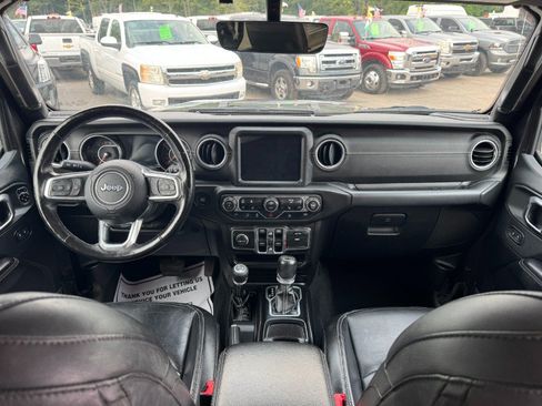 Used 2018 Jeep Wrangler Unlimited Sahara w/ Uconnect 4C Nav & Sound Group AWD/4WD image 21