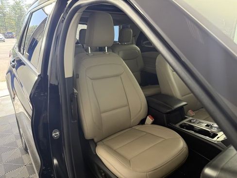 Used 2022 Ford Explorer XLT w/ Equipment Group 202A image 28