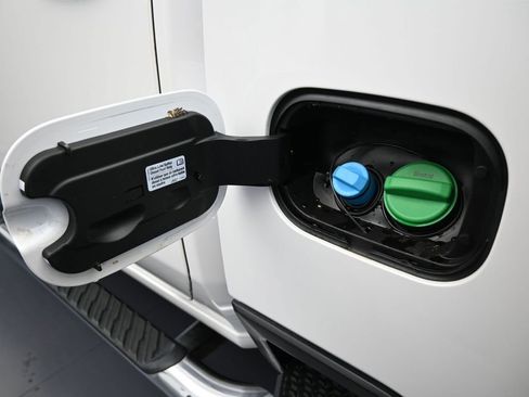 Used 2024 Chevrolet Silverado 2500 LT image 39