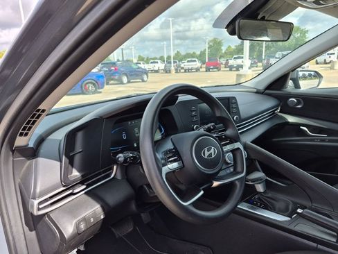 Used 2026 Hyundai Elantra SE FWD image 7