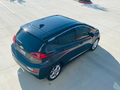 Used 2017 Chevrolet Bolt LT FWD image 4