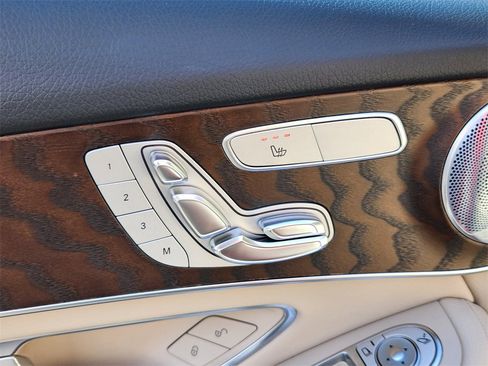 Used 2019 Mercedes-Benz GLC 350e 4MATIC image 25