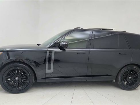 Used 2024 Land Rover Range Rover Long Wheelbase SE image 3
