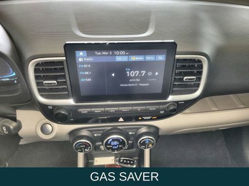 Used 2025 Hyundai Venue SEL FWD image 16