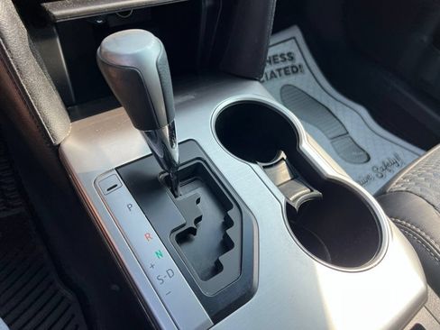 Used 2014 Toyota Camry SE FWD image 13
