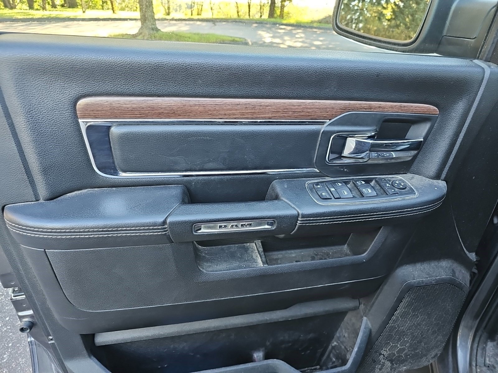 Used 2018 RAM 1500 Laramie w/ Convenience Group AWD/4WD image 19