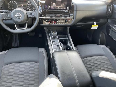 New 2025 Nissan Pathfinder SV image 5