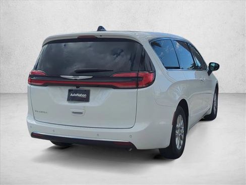New 2026 Chrysler Pacifica Select FWD image 2