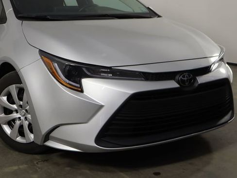 Used 2025 Toyota Corolla LE FWD image 39