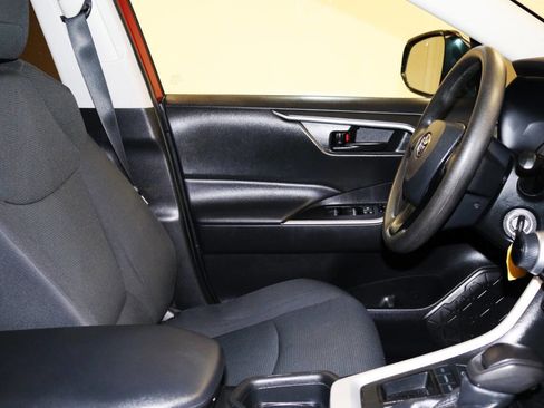 Used 2021 Toyota RAV4 LE image 71