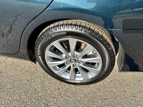 Used 2015 Toyota Camry XLE image 31