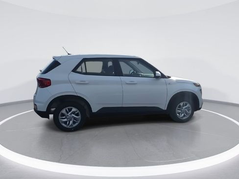 New 2026 Hyundai Venue SE image 9