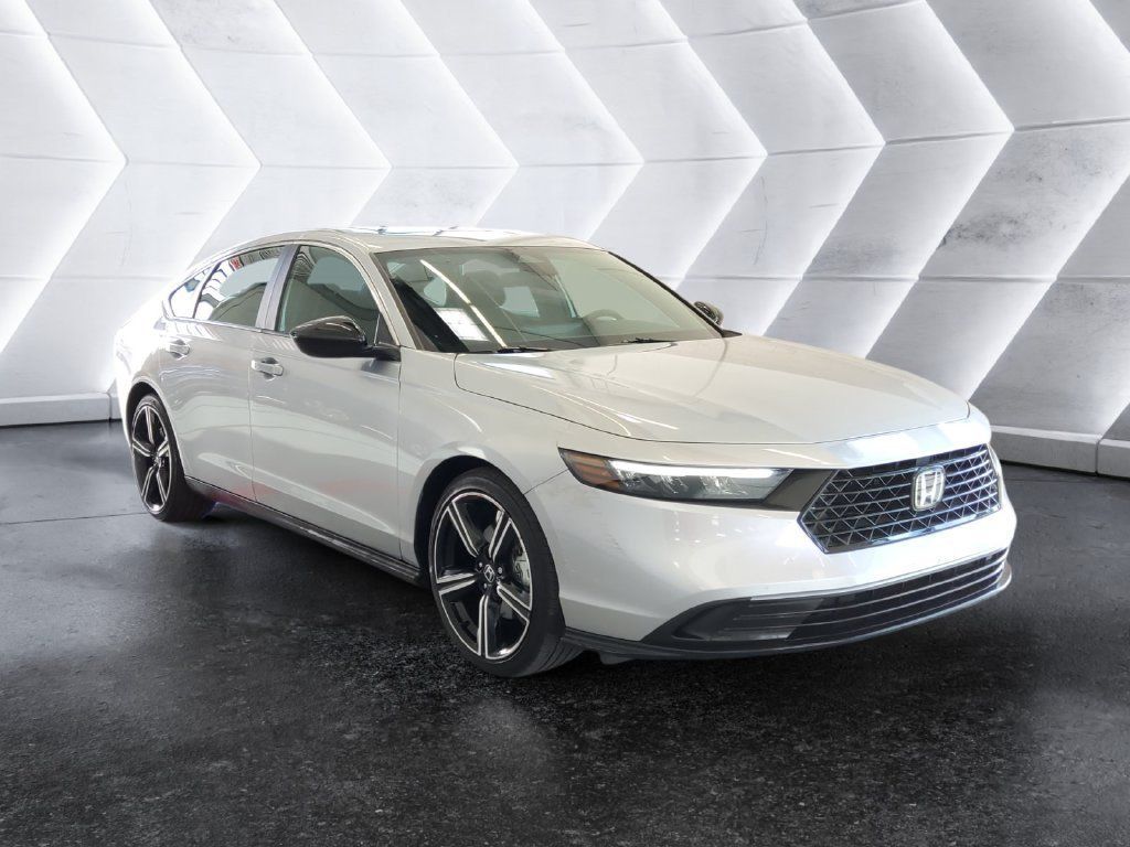 Used 2025 Honda Accord Sport image 1