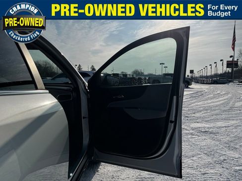 Used 2022 Chevrolet Equinox LT w/ Driver Convenience Package image 40
