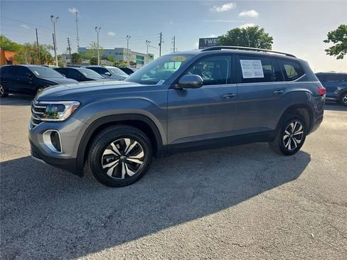 Used 2025 Volkswagen Atlas SE image 7