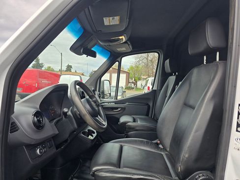 Used 2019 Mercedes-Benz Sprinter 170 image 18