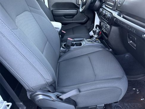 Used 2022 Jeep Wrangler Sport S image 15