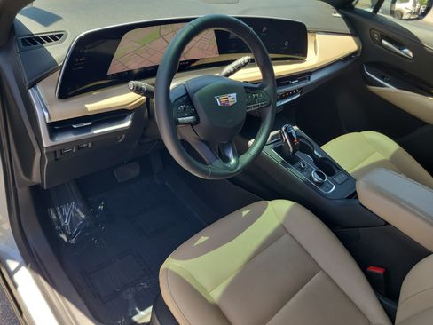 Used 2024 Cadillac XT4 Luxury FWD image 9