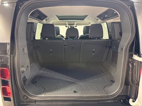 Used 2024 Land Rover Defender 110 X-Dynamic SE image 29