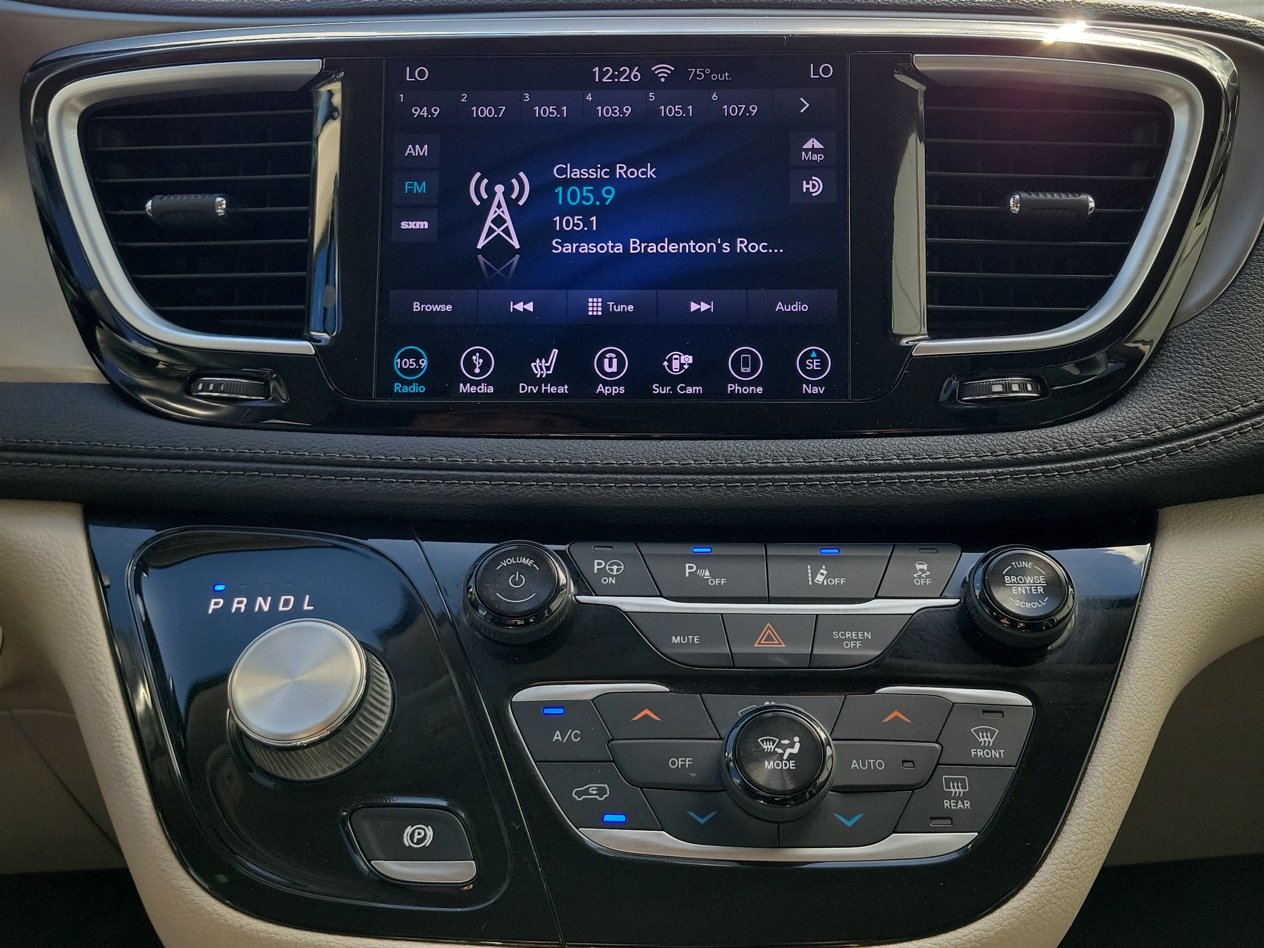 Used 2018 Chrysler Pacifica Limited w/ Advanced Safetytec Group FWD image 27