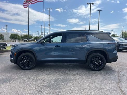New 2026 Chevrolet Traverse LT w/ Midnight/Sport Edition FWD image 6