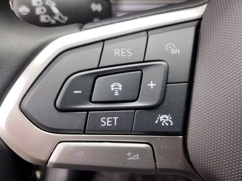 New 2025 Volkswagen Taos SEL image 23