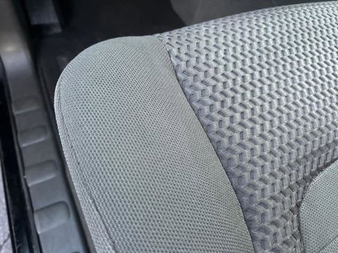 Used 2008 Nissan Frontier SE w/ SE Value Truck Pkg image 12