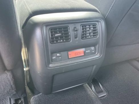 Used 2015 Nissan Pathfinder SV FWD image 16