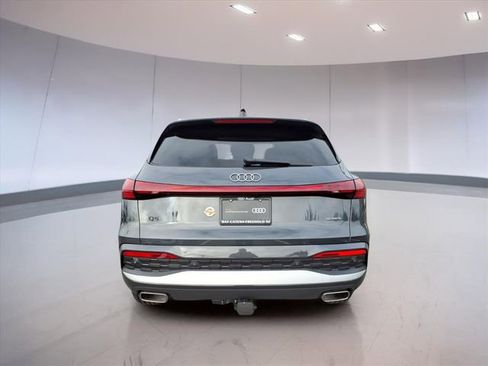 Used 2025 Audi Q5 Premium w/ Convenience Package image 5