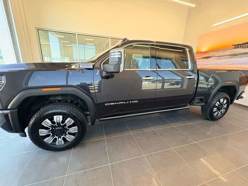 Used 2024 GMC Sierra 2500 Denali w/ Denali Reserve Package AWD/4WD image 2
