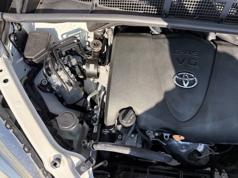 Used 2017 Toyota Sienna SE Premium image 11