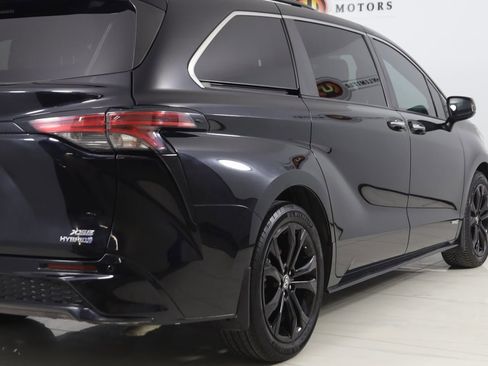 Used 2021 Toyota Sienna XSE image 46
