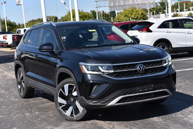 Used 2024 Volkswagen Taos SEL AWD/4WD image 2
