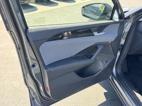 Used 2026 Volkswagen Tiguan SE FWD image 13
