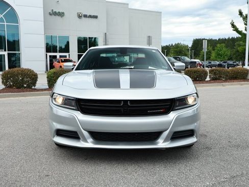 Used 2022 Dodge Charger SXT RWD image 2
