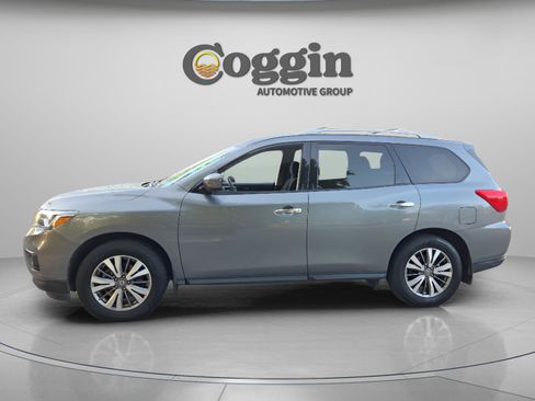 Used 2020 Nissan Pathfinder S image 2