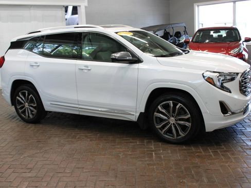 Used 2018 GMC Terrain Denali w/ GMC Pro Grade Package AWD/4WD image 3