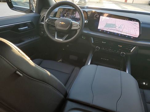 New 2026 Chevrolet Suburban LT image 11