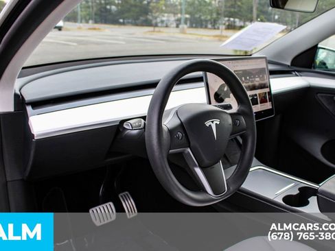 Used 2024 Tesla Model Y Performance image 22
