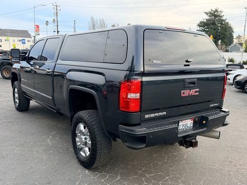Used 2018 GMC Sierra 2500 Denali w/ Duramax Plus Package image 4
