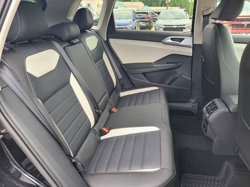 New 2025 Volkswagen Taos SEL image 15