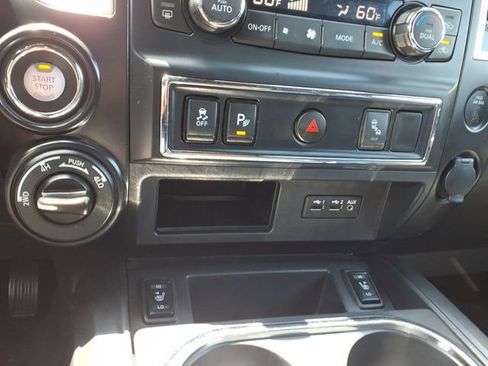 Used 2019 Nissan Titan SV w/ SV Convenience Package AWD/4WD image 17