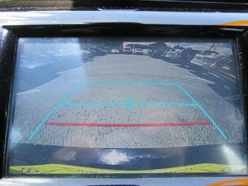 Used 2020 Toyota Camry LE image 21