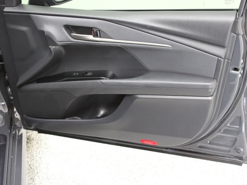 Used 2025 Toyota Camry SE FWD image 34
