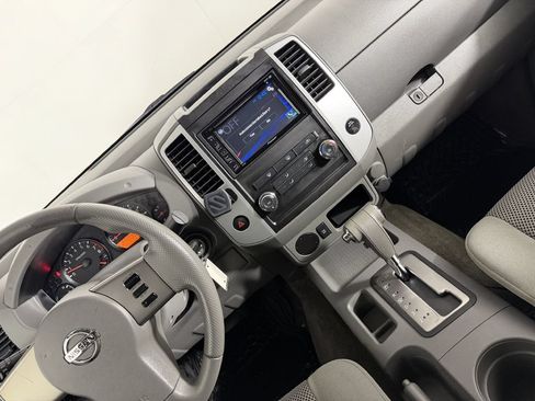 Used 2010 Nissan Frontier SE RWD image 26