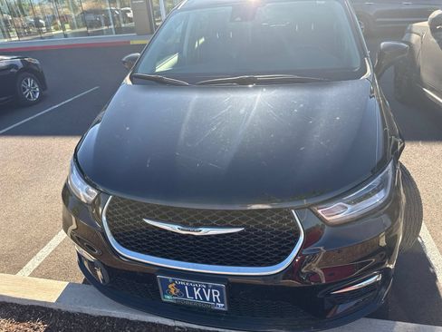 Used 2022 Chrysler Pacifica Touring-L FWD image 1