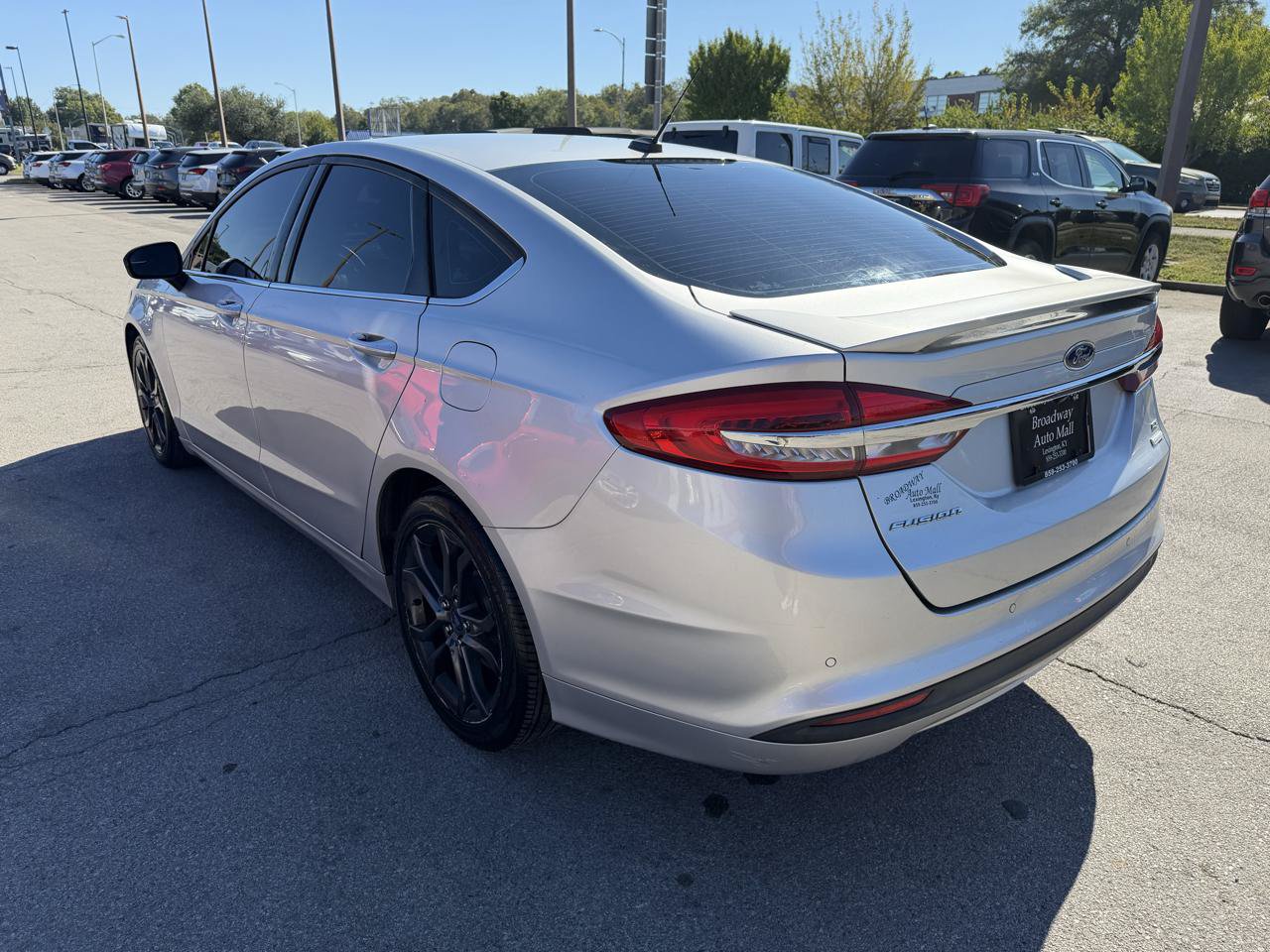 Used 2018 Ford Fusion SE w/ Equipment Group 201A FWD image 5