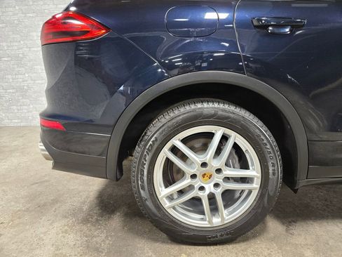 Used 2018 Porsche Cayenne Base image 61