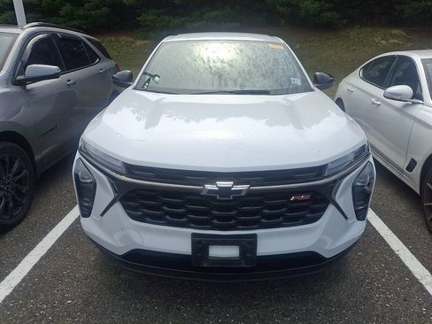 Certified 2024 Chevrolet Trax RS w/ Driver Confidence Package FWD image 2